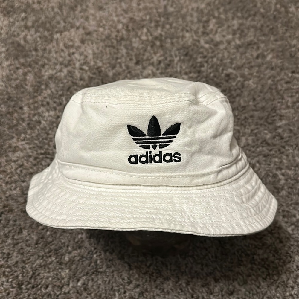 Bucket hat